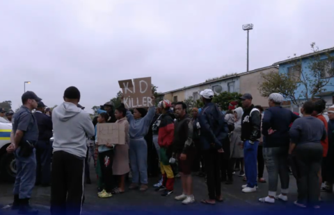 WATCH | Elsies River residents demand answers from SAPS - eNCA